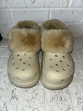 Unisex Clogs Crocs Furever Crush Women Size 11 Men Size 9 Faux Fur Bone Cream
